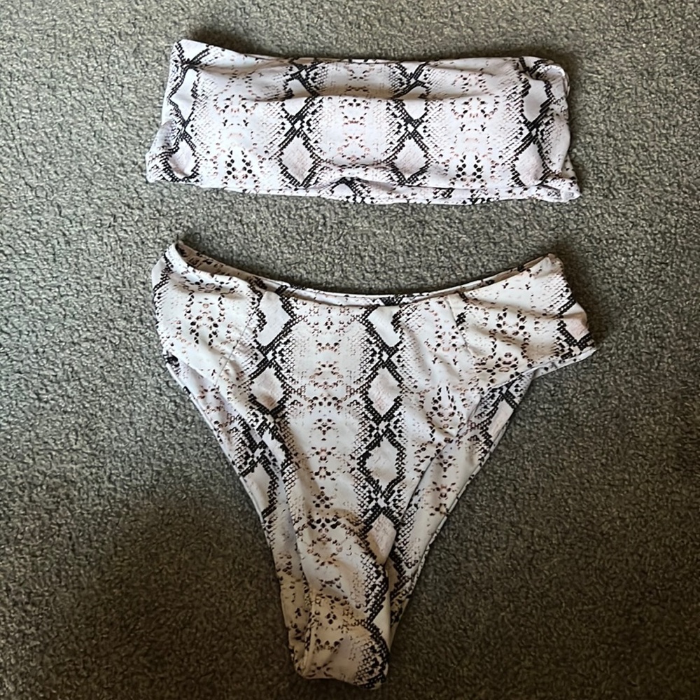 Leopard bikini size large